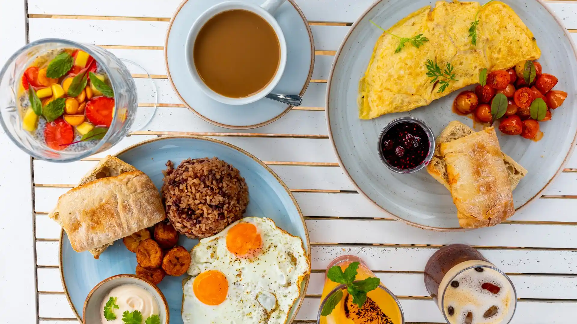 All of your meals at La Playa Restaurant are included in the sportfishing package at Marina Bahia Golfito Resort.