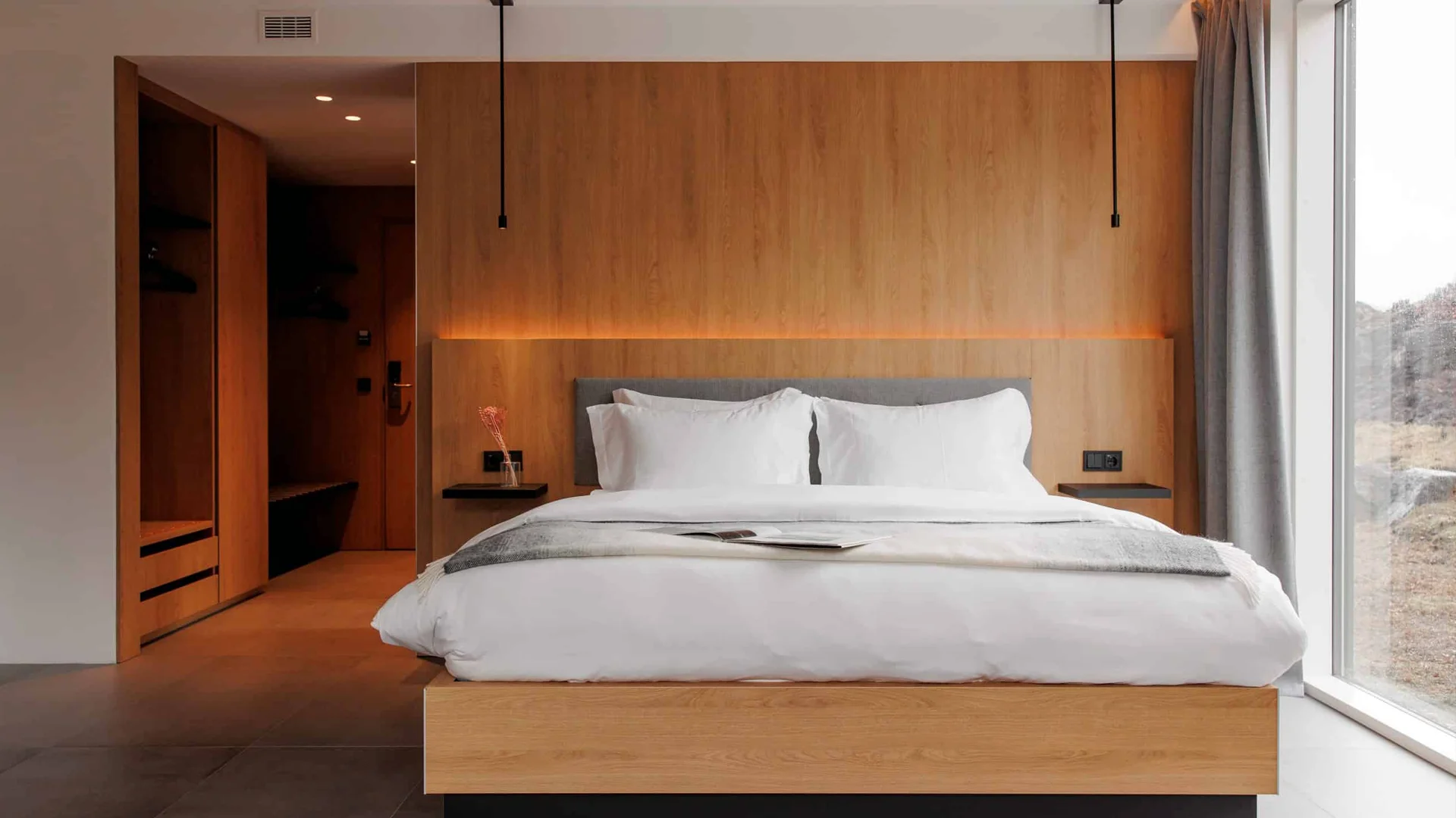 Hotel Room For the Lake Thingvallavatn Iceland package, you'll